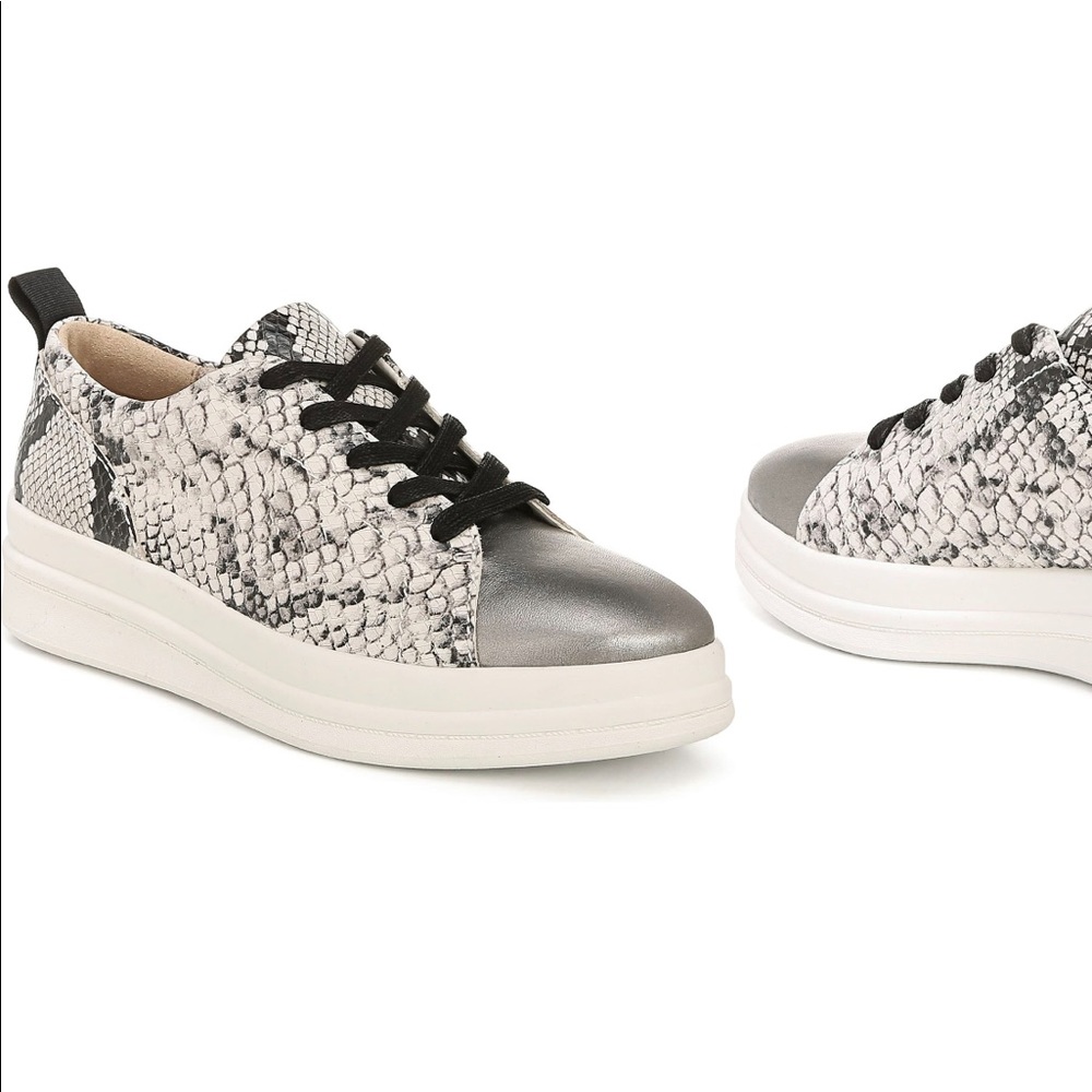 Naturalizer yarina, snake